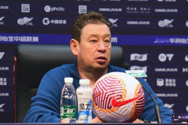 斯卢茨基：国安和申花目标都是争冠 明天的赛事  重要性不言而喻